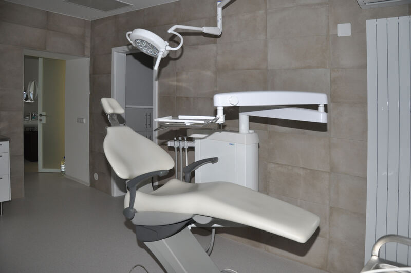 Zubní implantáty